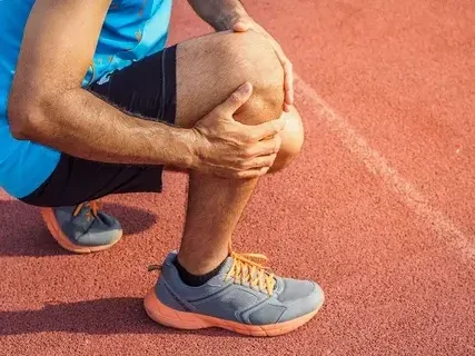 5 signs your knee injury needs evaluation by a Knee Sports Injury Specialist Mumbai